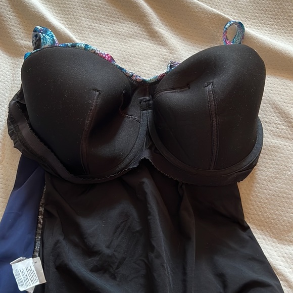 NWT navy tankini top only - Picture 8 of 8